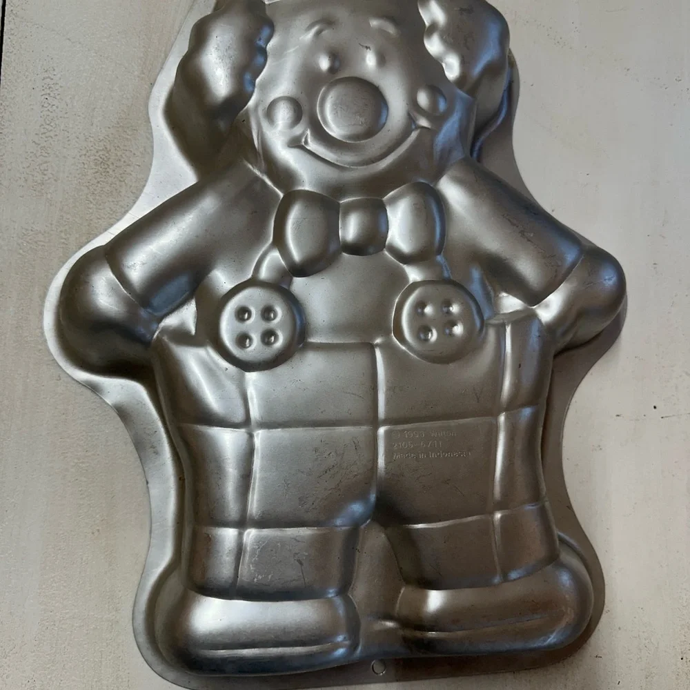 Wilton Silver Cake Pan